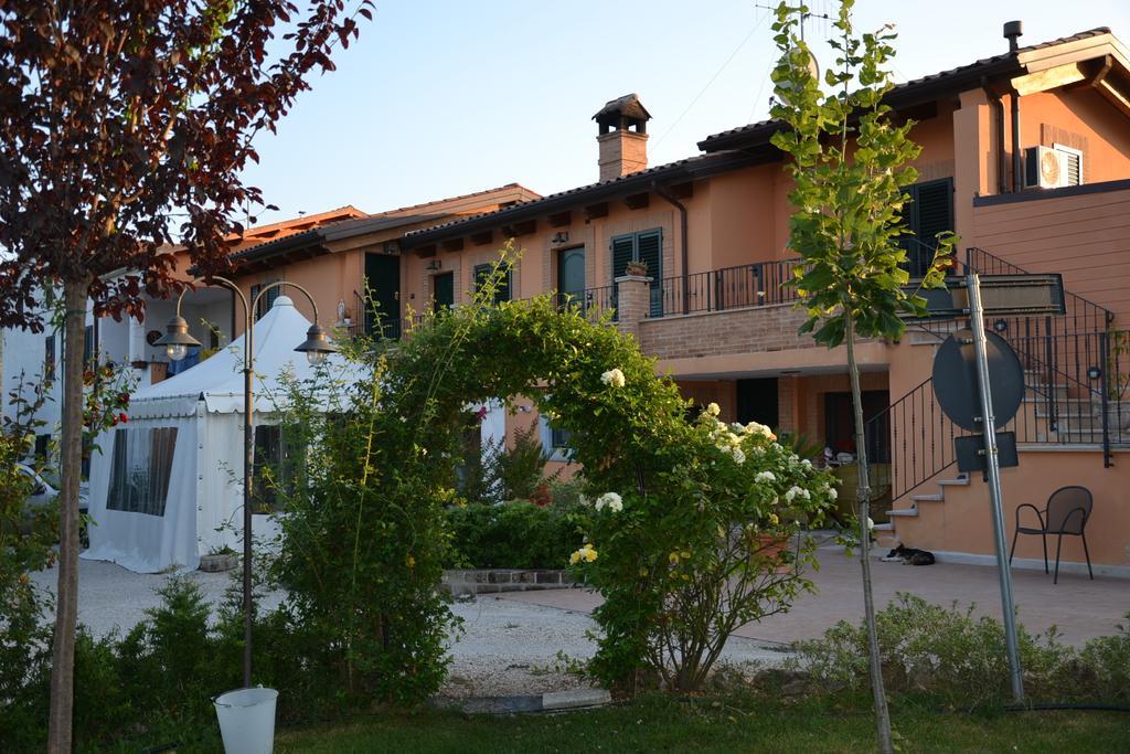 Agriturismo Le Vigne แฟร์โม ภายนอก รูปภาพ