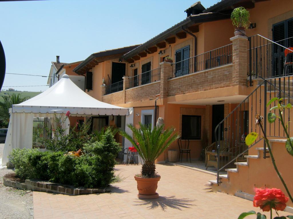 Agriturismo Le Vigne แฟร์โม ภายนอก รูปภาพ