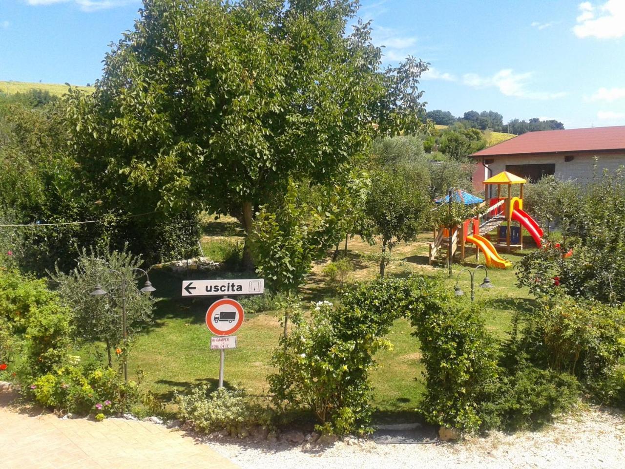 Agriturismo Le Vigne แฟร์โม ภายนอก รูปภาพ