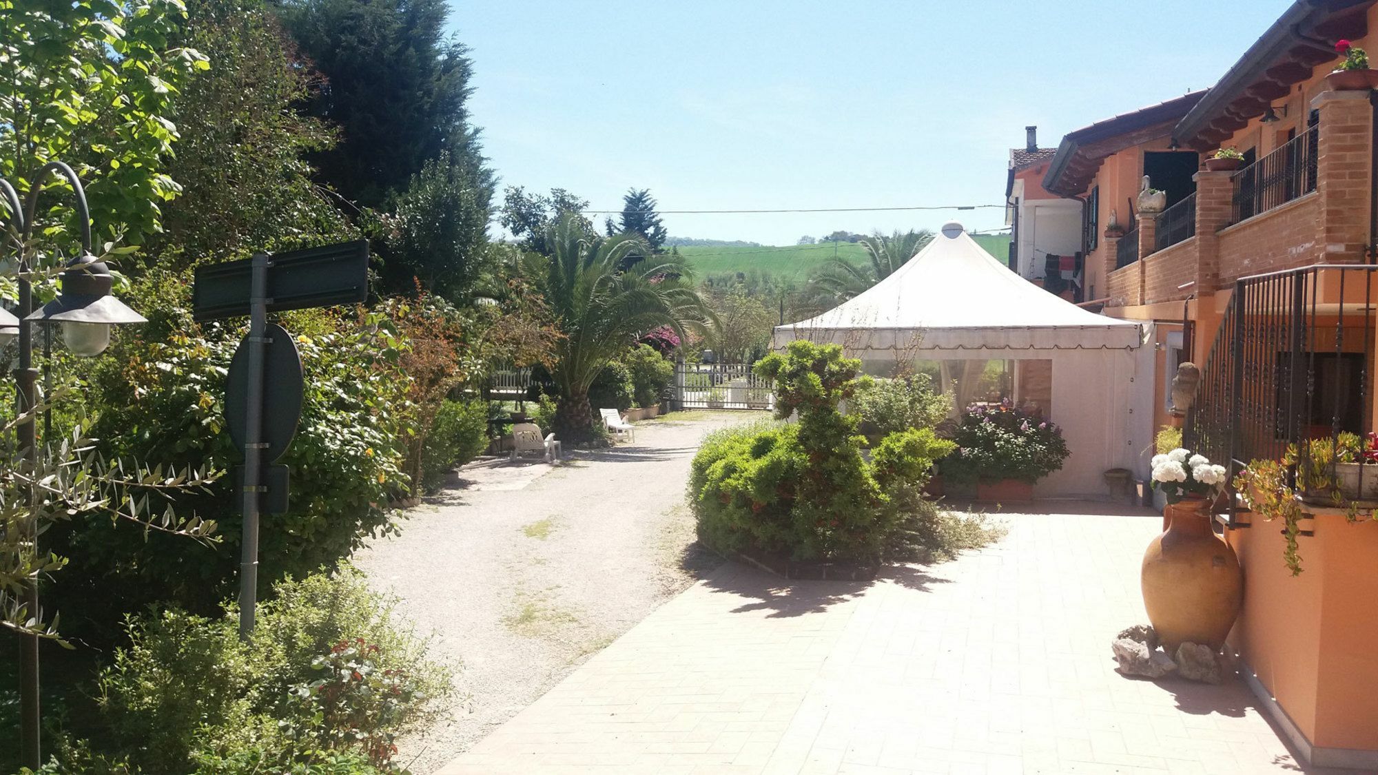 Agriturismo Le Vigne แฟร์โม ภายนอก รูปภาพ