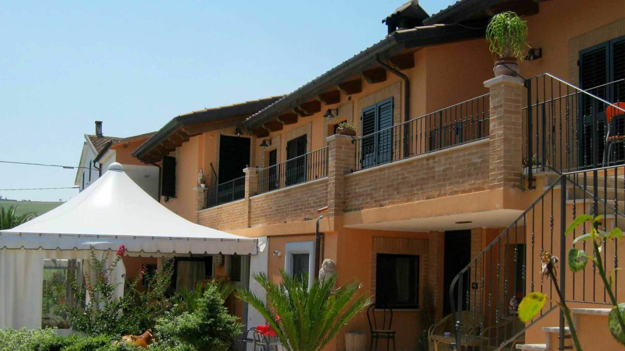 Agriturismo Le Vigne แฟร์โม ภายนอก รูปภาพ