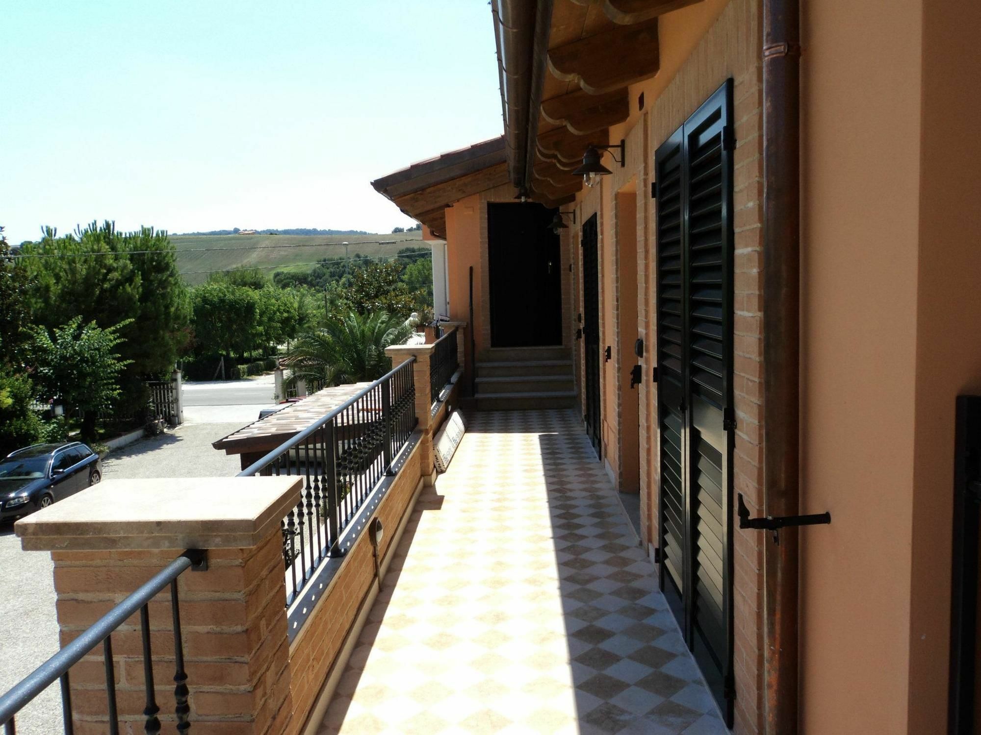 Agriturismo Le Vigne แฟร์โม ภายนอก รูปภาพ