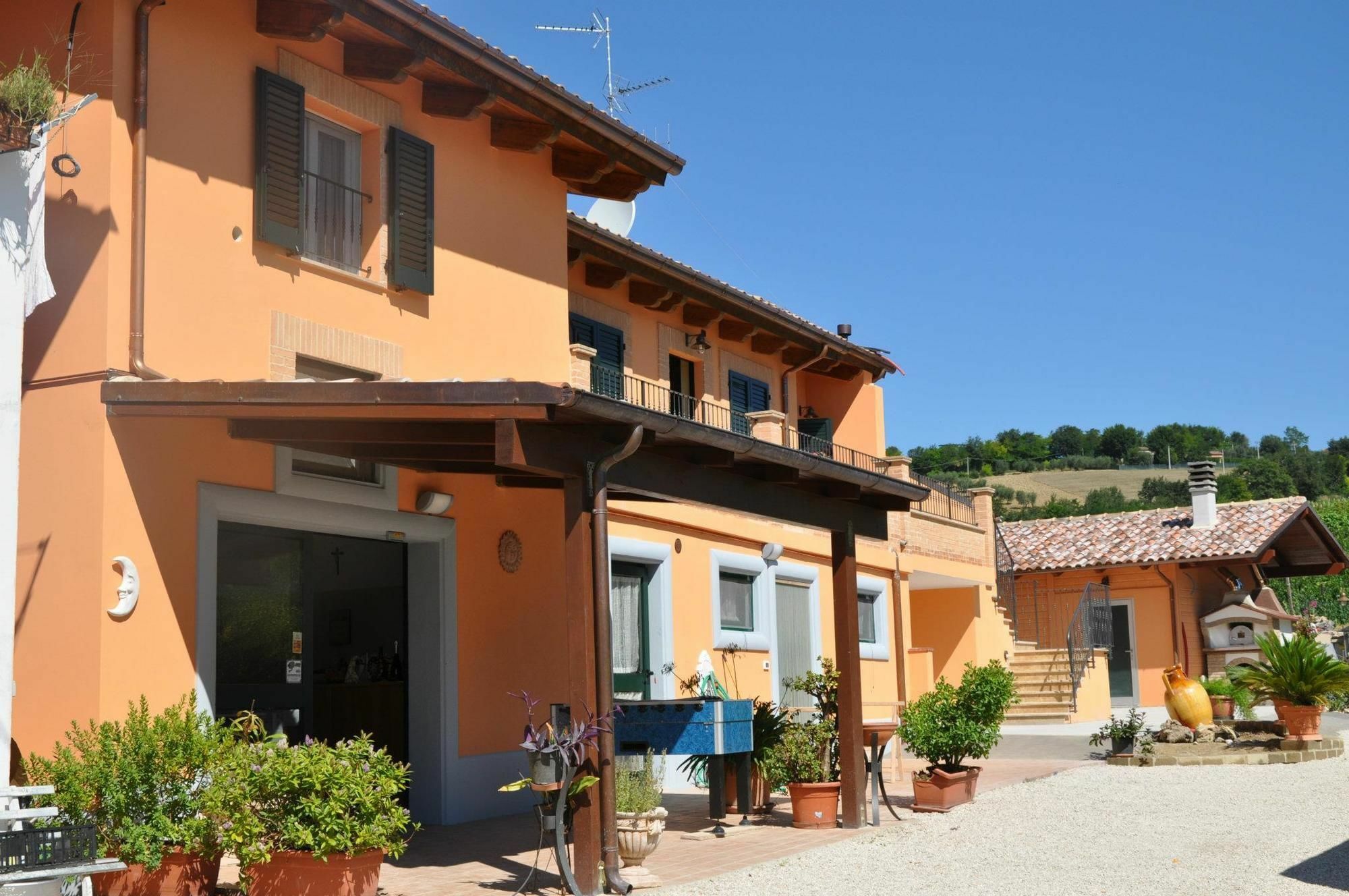 Agriturismo Le Vigne แฟร์โม ภายนอก รูปภาพ