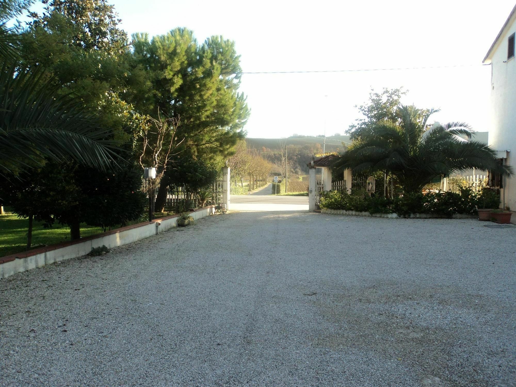 Agriturismo Le Vigne แฟร์โม ภายนอก รูปภาพ